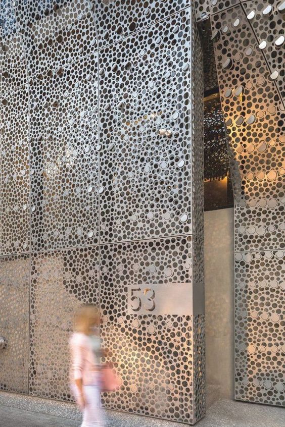 幕墙装饰网怎么选？材质、网孔、厚度、表面处理一次说清