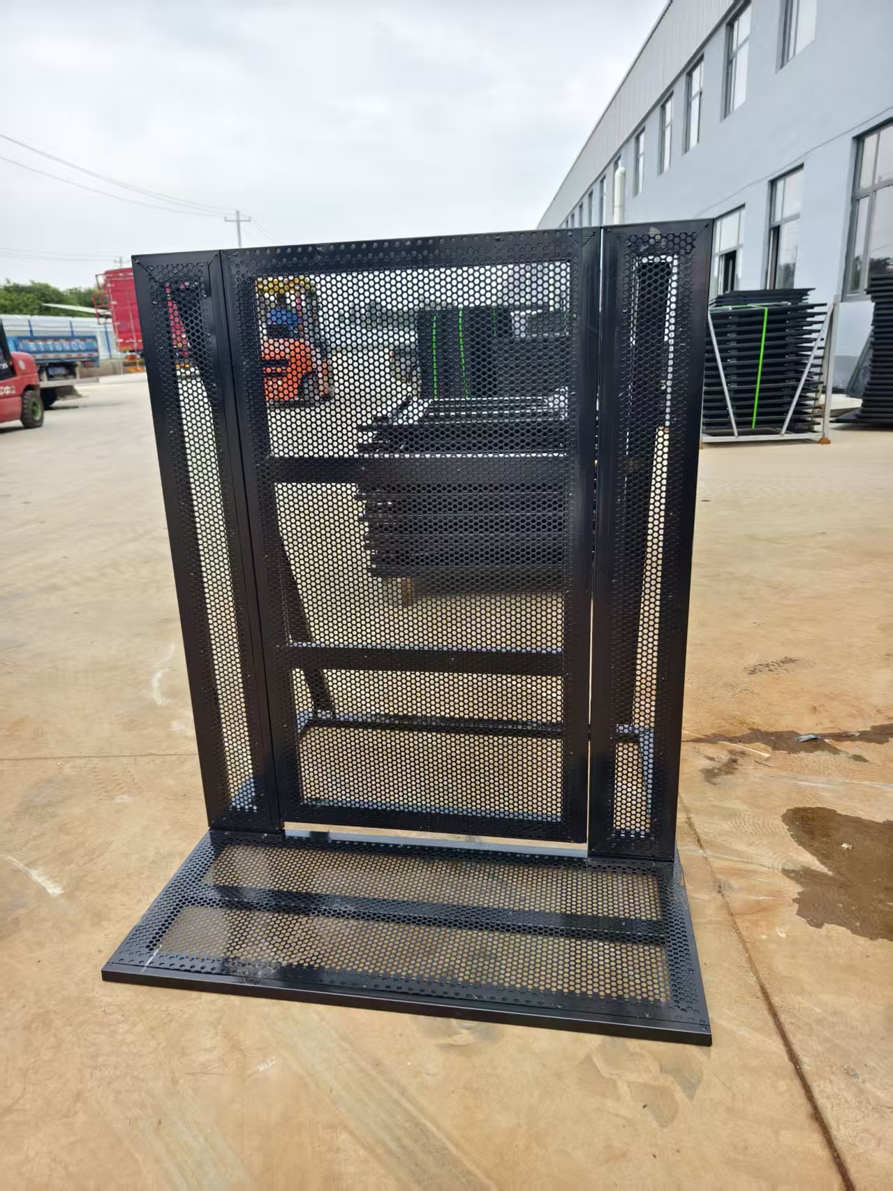 演唱会防爆铁马围栏：人流隔离安全防护方案