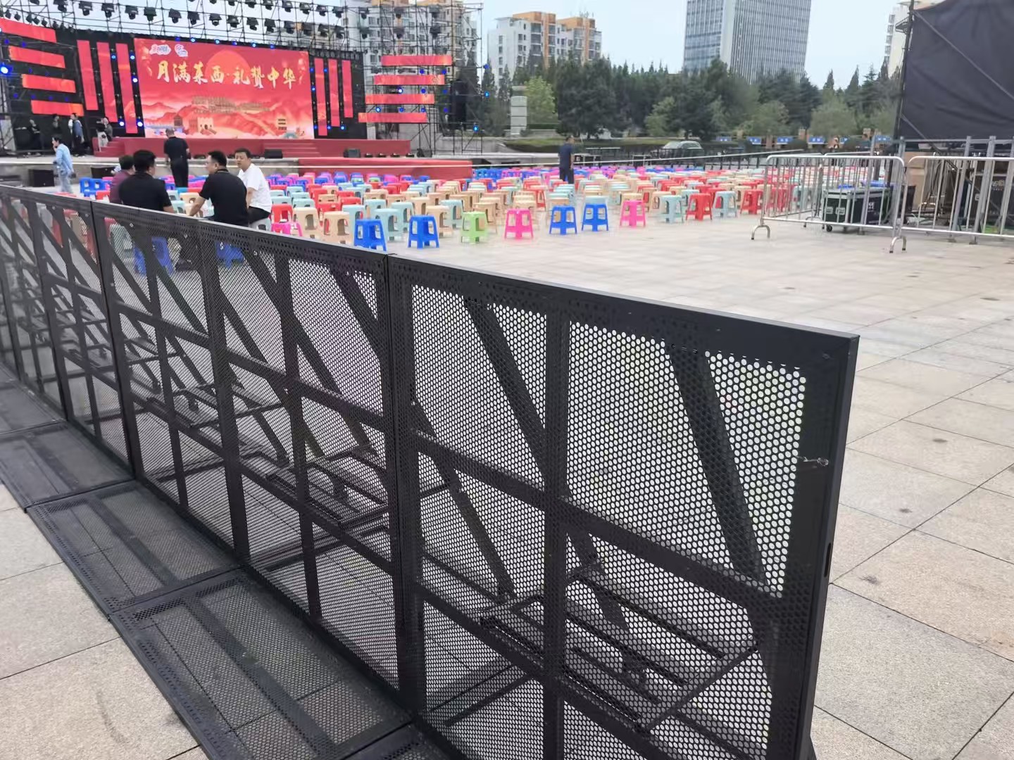 演唱会防爆铁马围栏：人流隔离安全防护方案